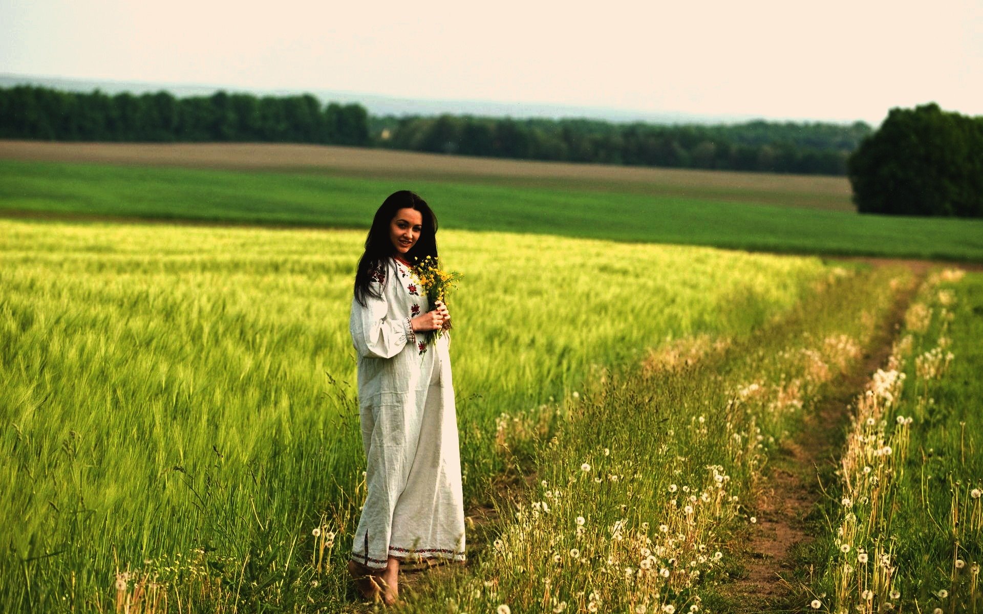 Women in Slavic costumes in Changchun